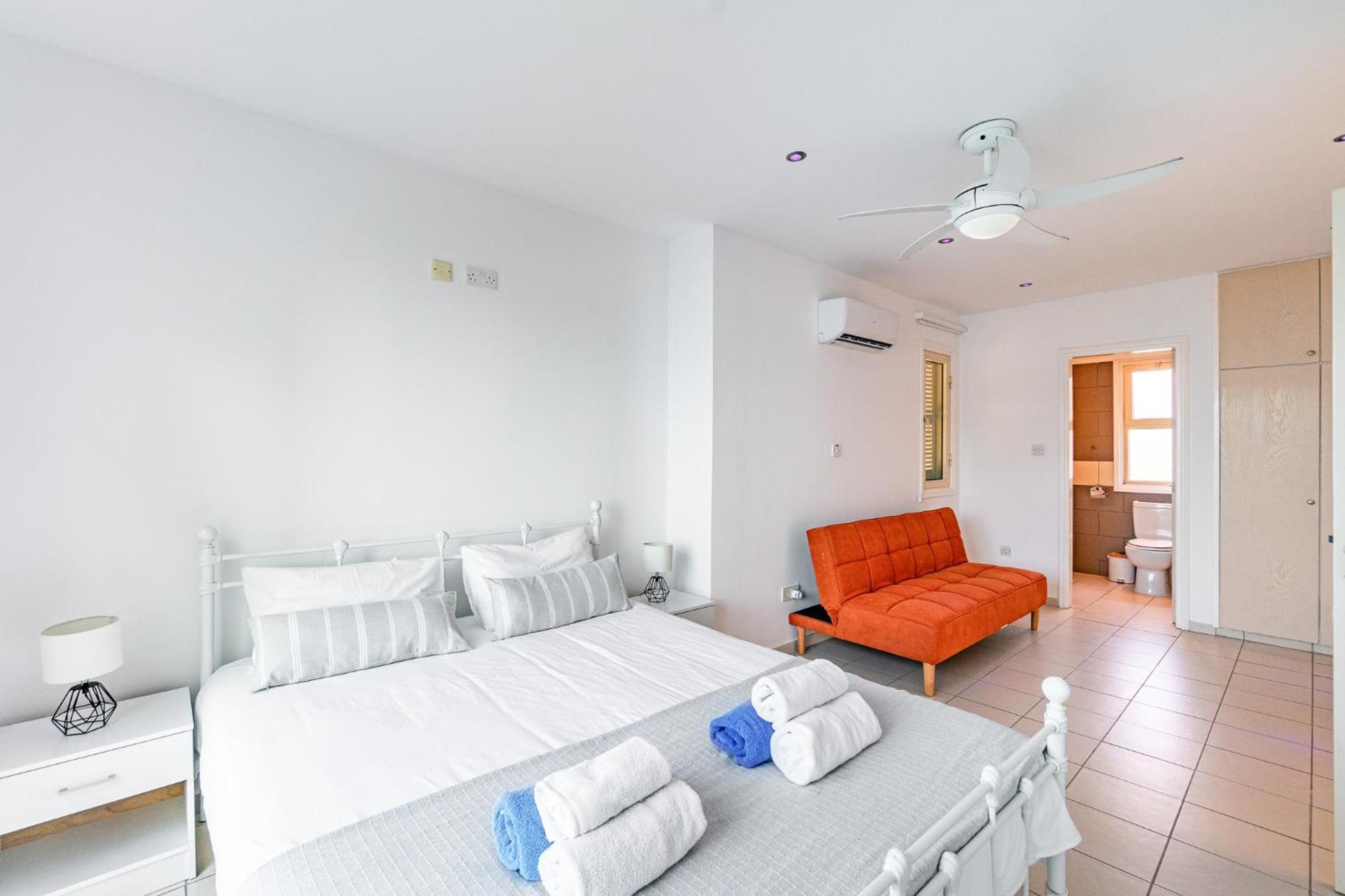Beach Front Villa Mer Blu By Ezoria Villas コーラル・ベイ エクステリア 写真