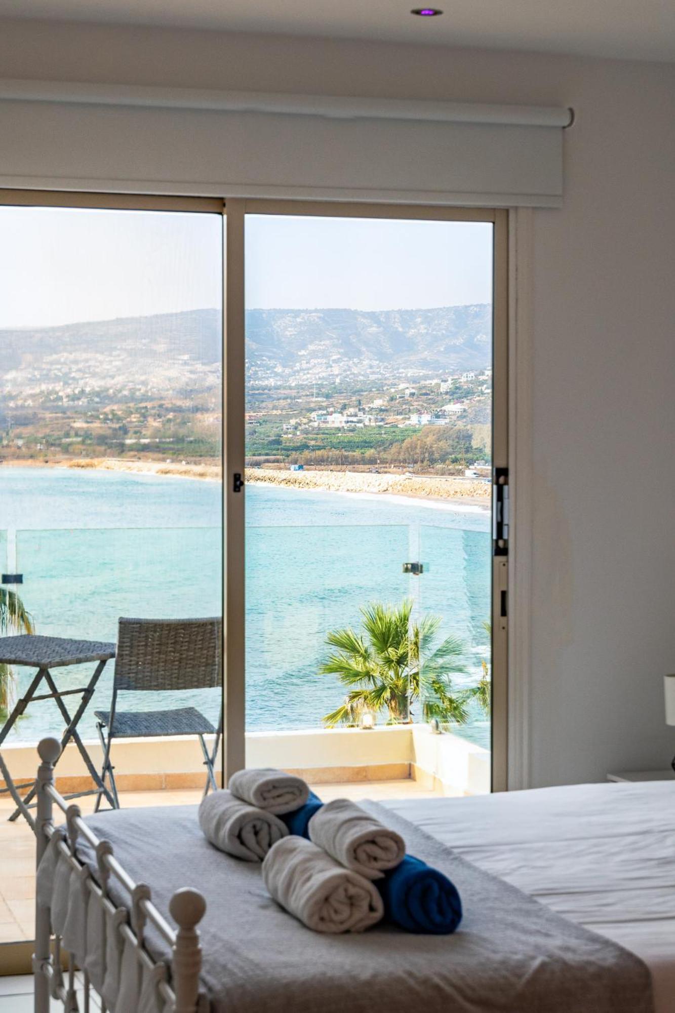 Beach Front Villa Mer Blu By Ezoria Villas コーラル・ベイ エクステリア 写真