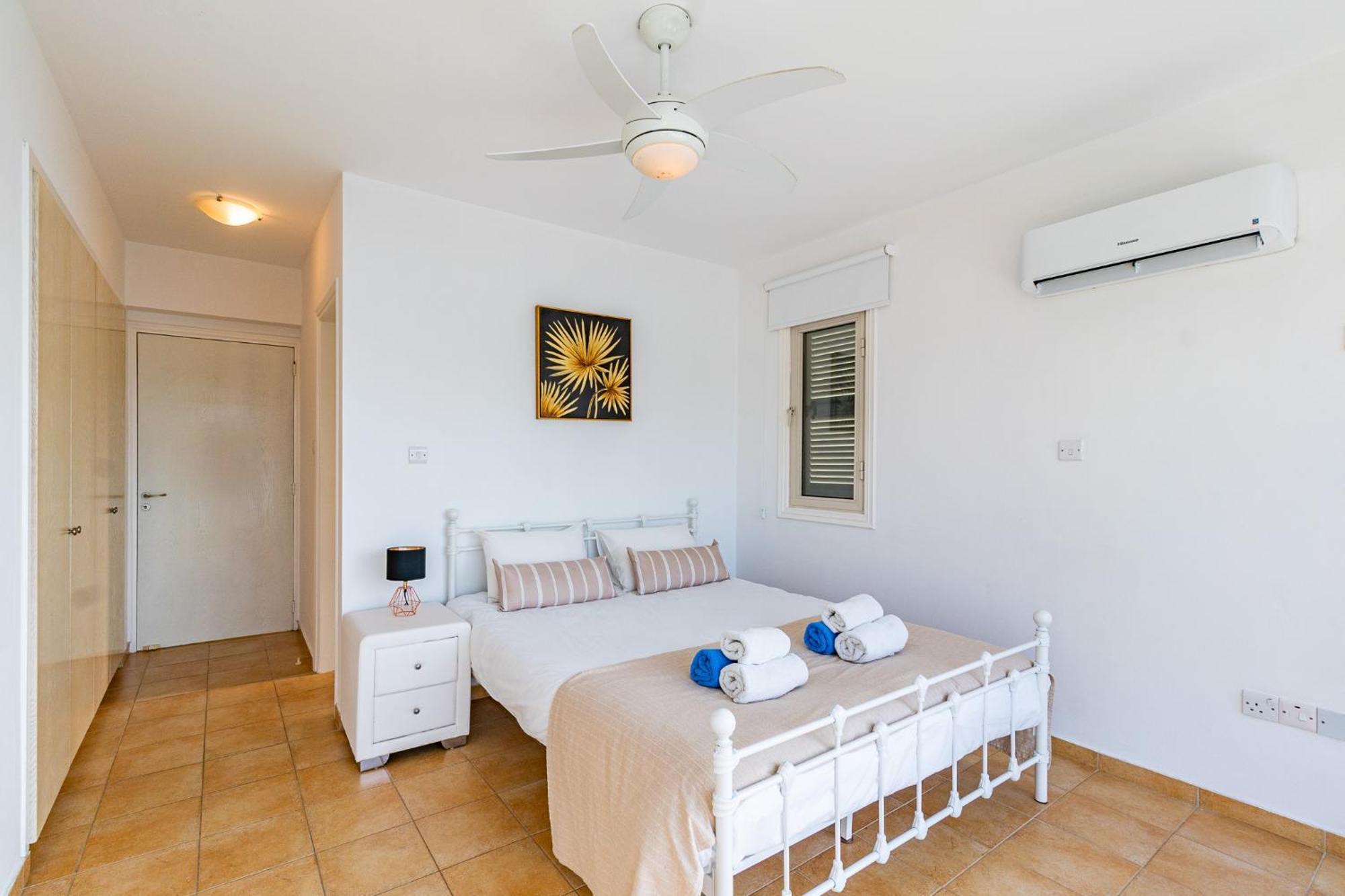 Beach Front Villa Mer Blu By Ezoria Villas コーラル・ベイ エクステリア 写真