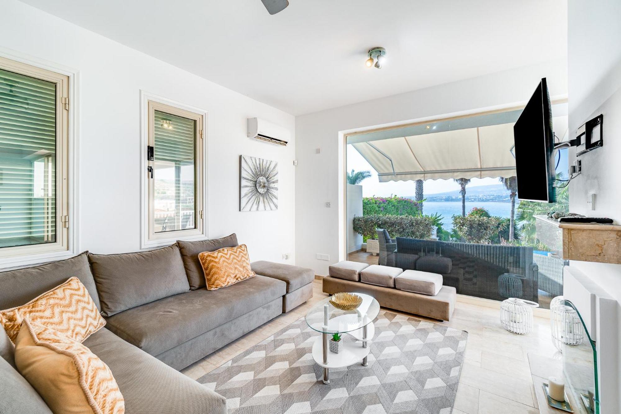 Beach Front Villa Mer Blu By Ezoria Villas コーラル・ベイ エクステリア 写真