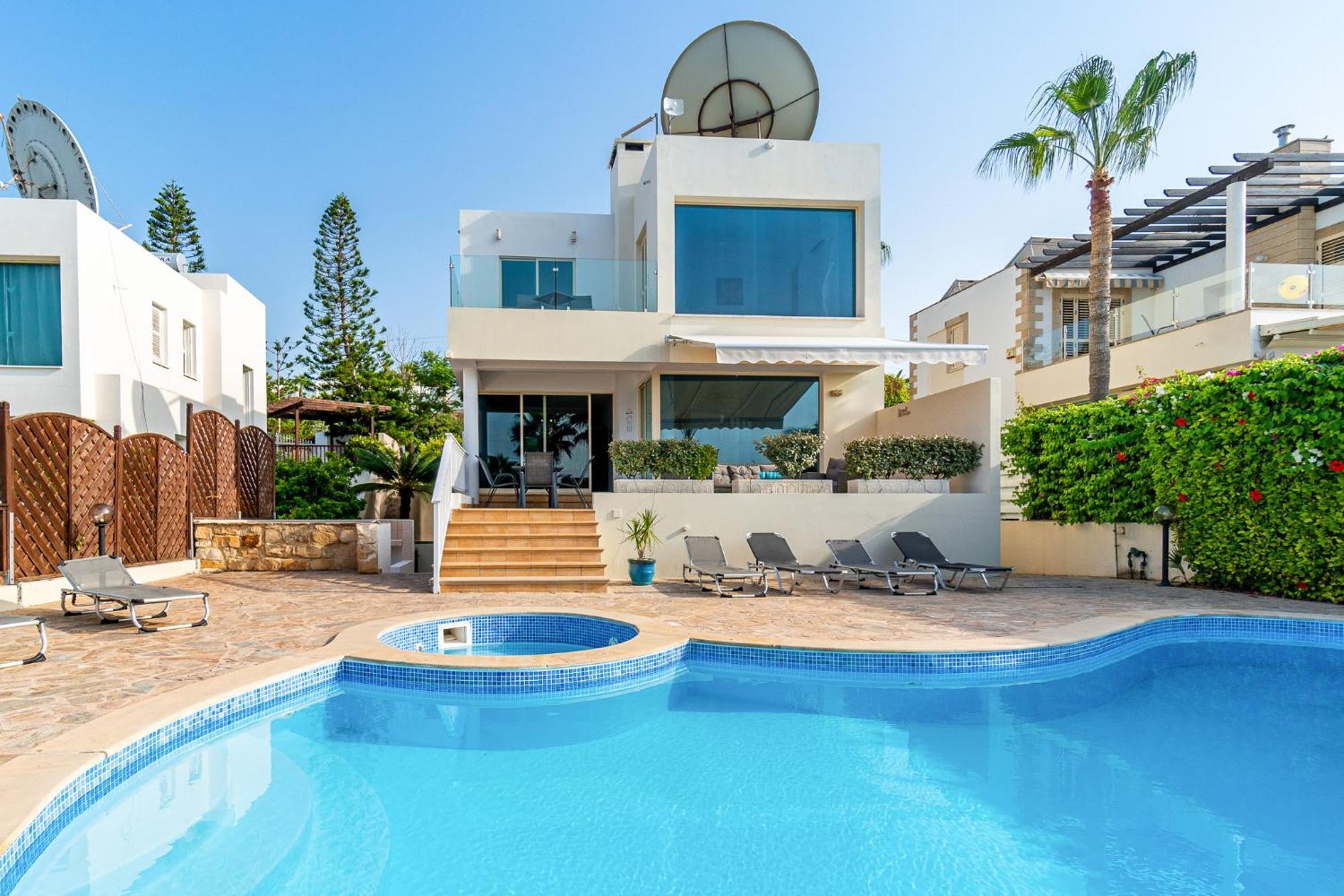 Beach Front Villa Mer Blu By Ezoria Villas コーラル・ベイ エクステリア 写真